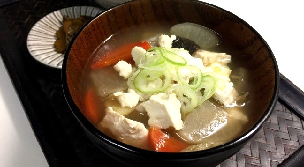 野菜の旨みと栄養満点！ほっこり温まるけんちん汁